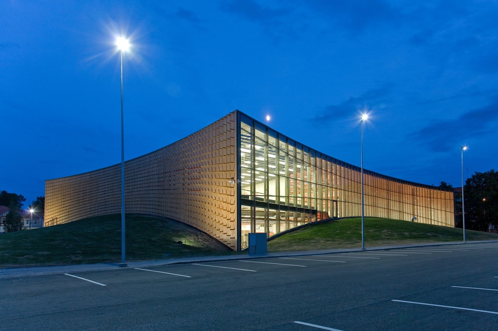abstract-exterior-of-a-university-sports-club.jpg